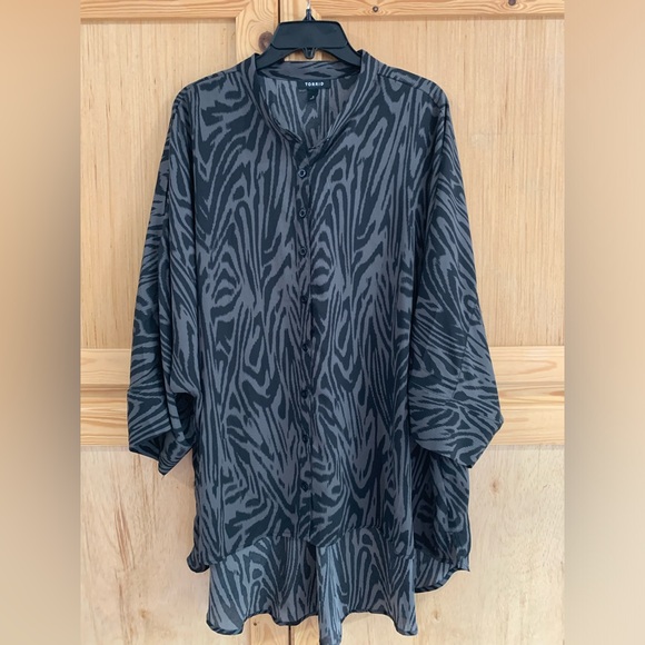 Torrid black gray zebra chiffon kimono shirt blouse size 3 (3X) - Picture 2 of 5